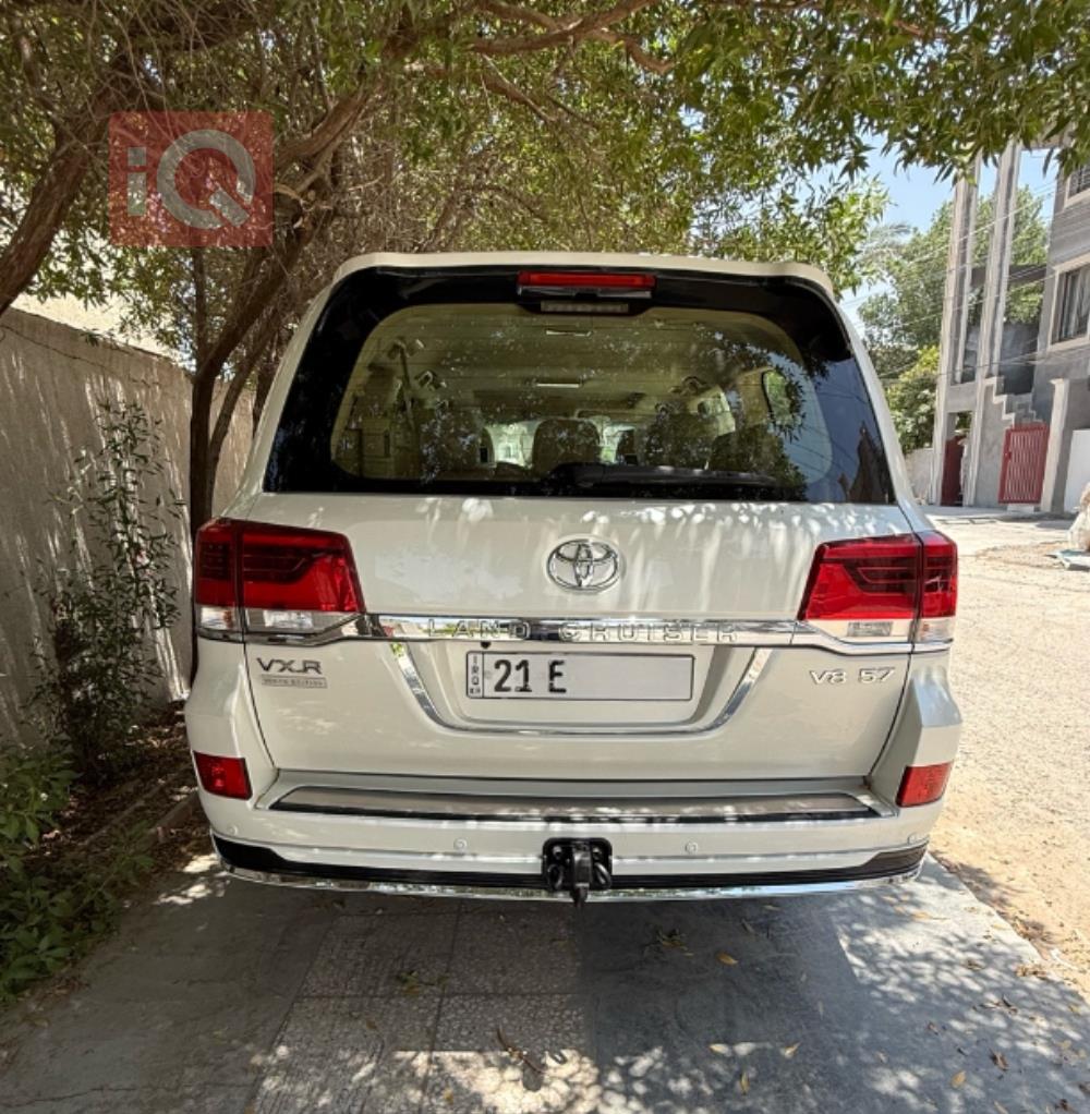 تۆیۆتا لاند کروزەر